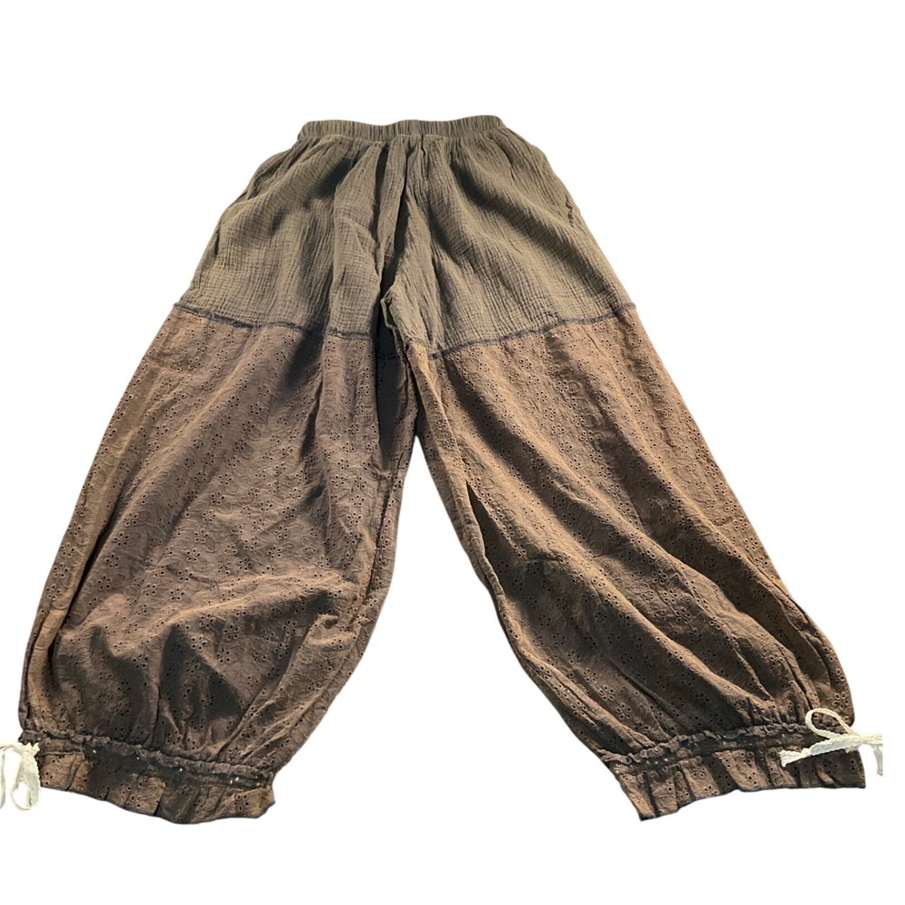 POL Floral Eyelet Lace and Double Gauze Joggers in Charcoal SMP578 - Picture 4 of 10